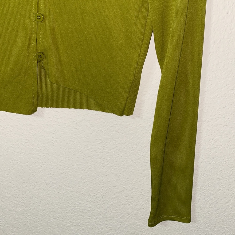 🌵Olive Green Button-Up Women's Top with high-low like front! - Picture 3 of 10